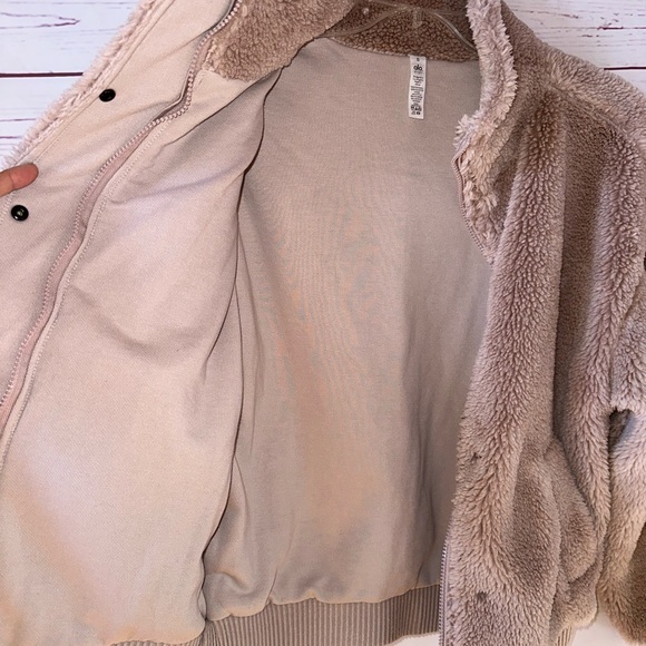 ALO Yoga Size S Sherpa Bomber Jacket Full Zip Pale Pink Chunky RUNS BIG - Picture 10 of 12